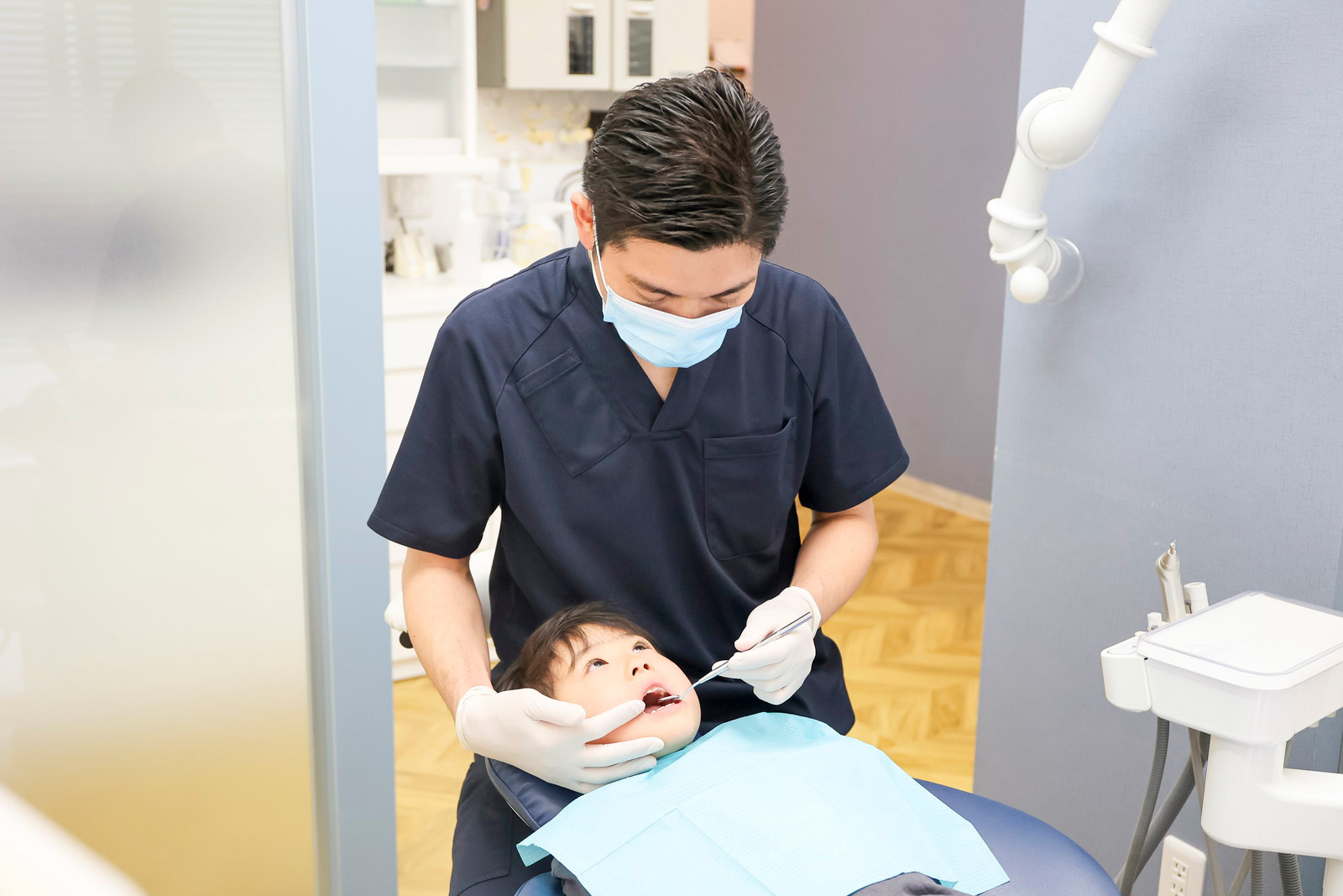 「痛みは最小限」に抑えます